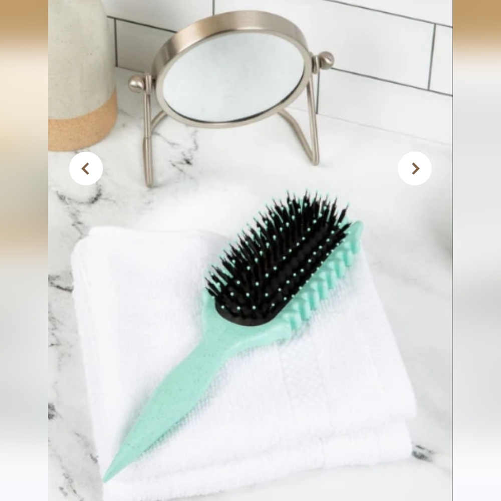 BRAND NEW BOUNCY CURL BRUSH
